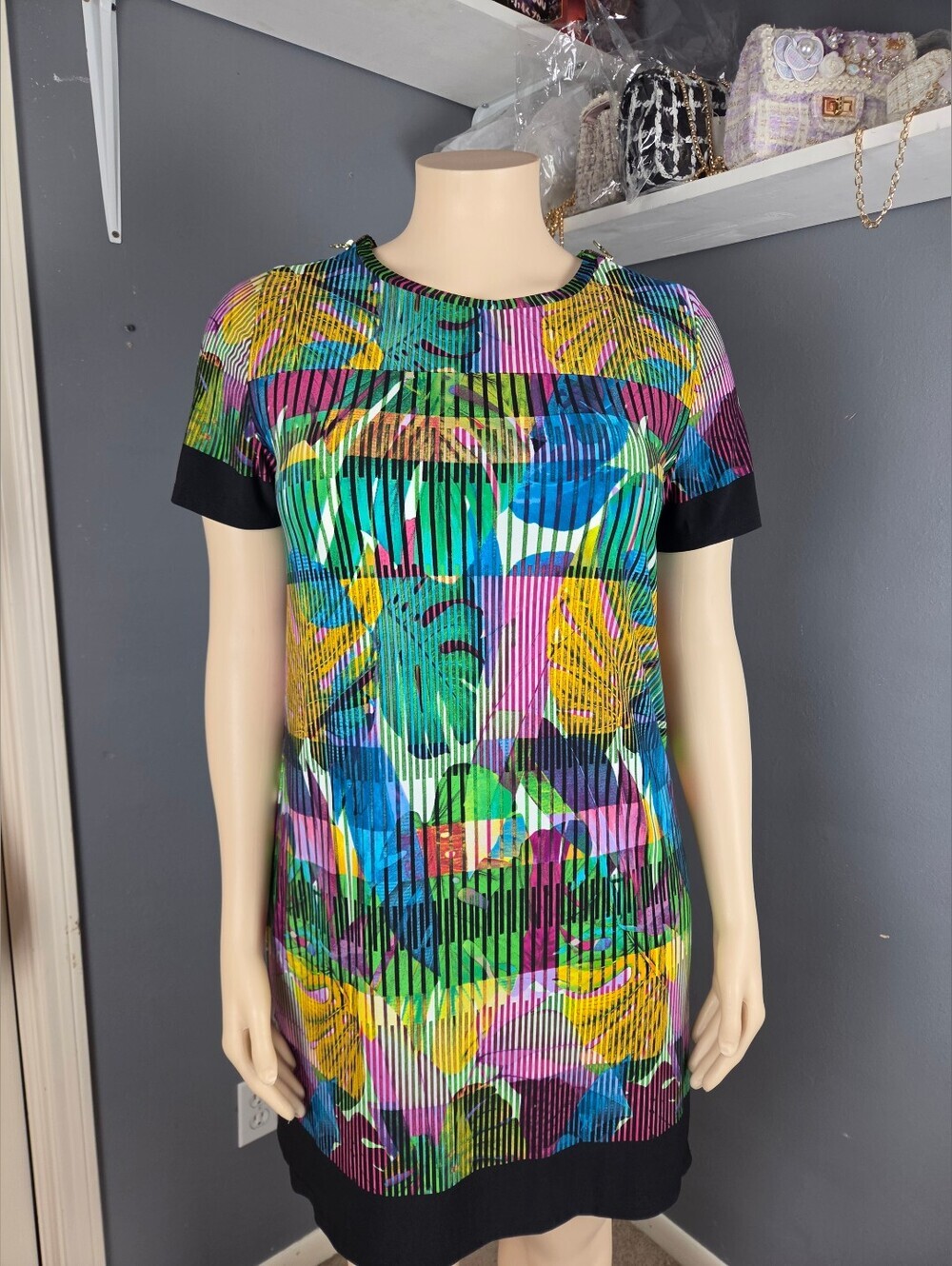 Colorful Abstract Women's Top - Picture 5 of 9